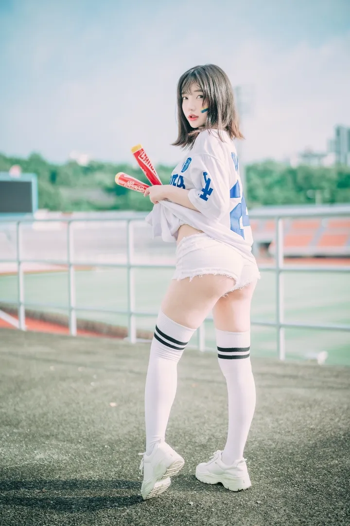 Son Ye-Eun Cheer Up in the Summer